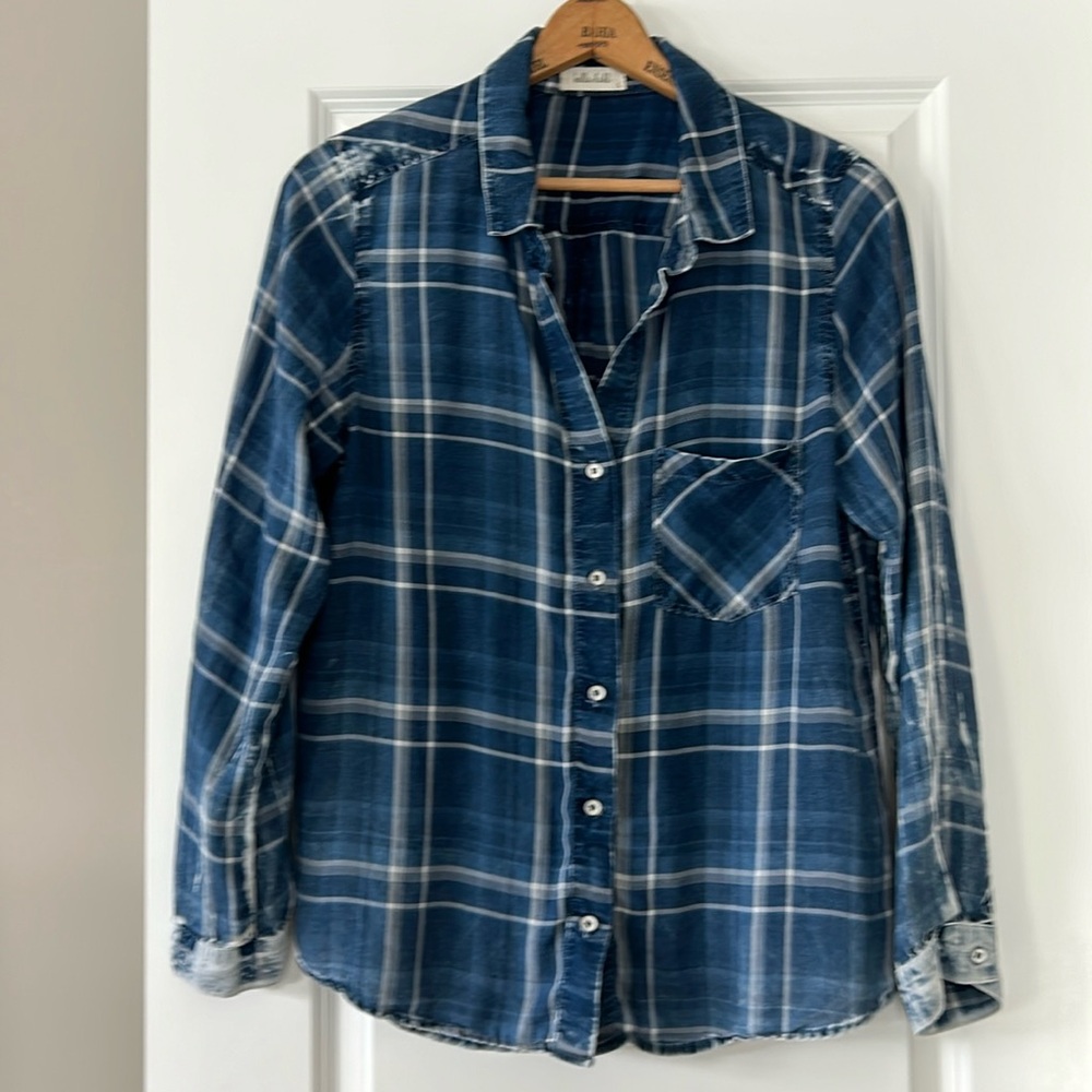 Anthro's Bella Dahl Acid Washed Distressed Indigo Tencel Blouse Lg MEASUREMENTS